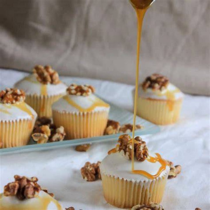 How far in advance can you frost cupcakes