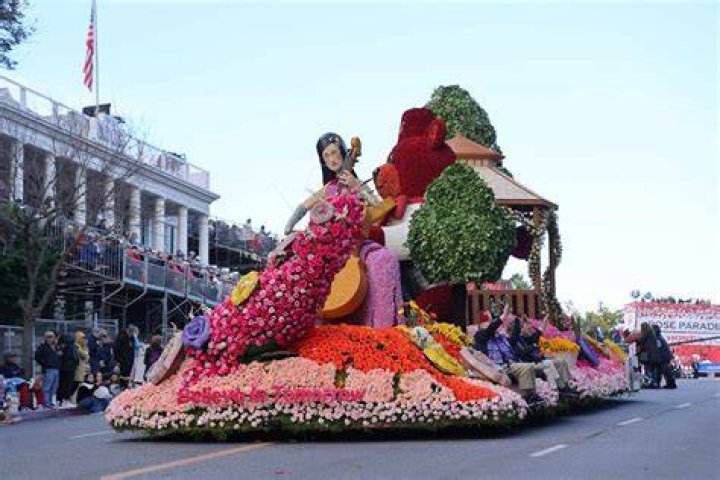 How much do the Rose Parade floats cost