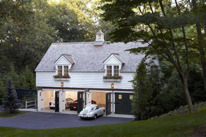 How much does it cost to build a carriage house in BC