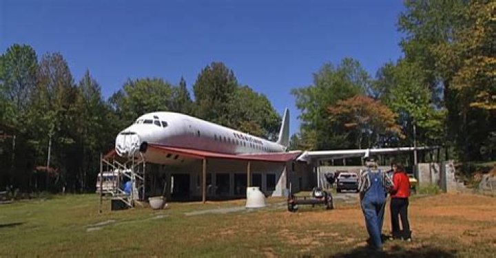 How much is the airplane house in California
