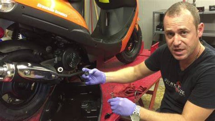 What kind of oil does a 50cc scooter take